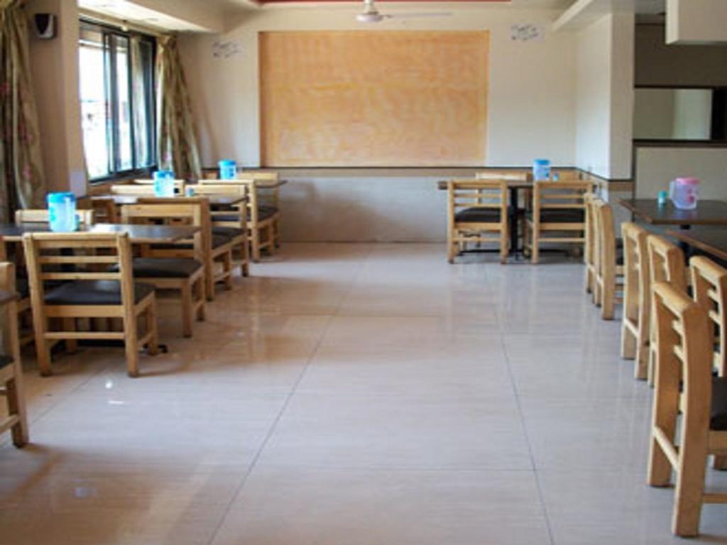 Hotel Tourist International Pune Exteriör bild