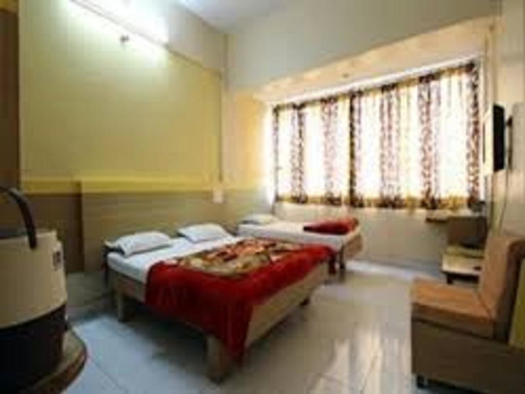 Hotel Tourist International Pune Exteriör bild