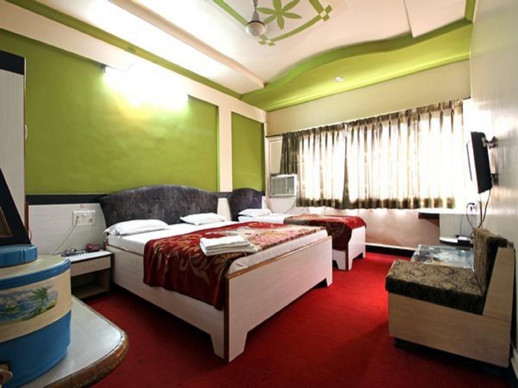 Hotel Tourist International Pune Exteriör bild