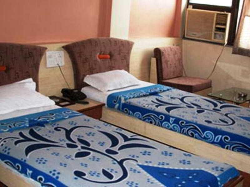 Hotel Tourist International Pune Exteriör bild