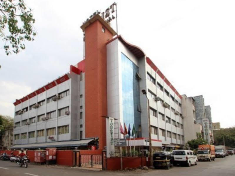 Hotel Tourist International Pune Exteriör bild